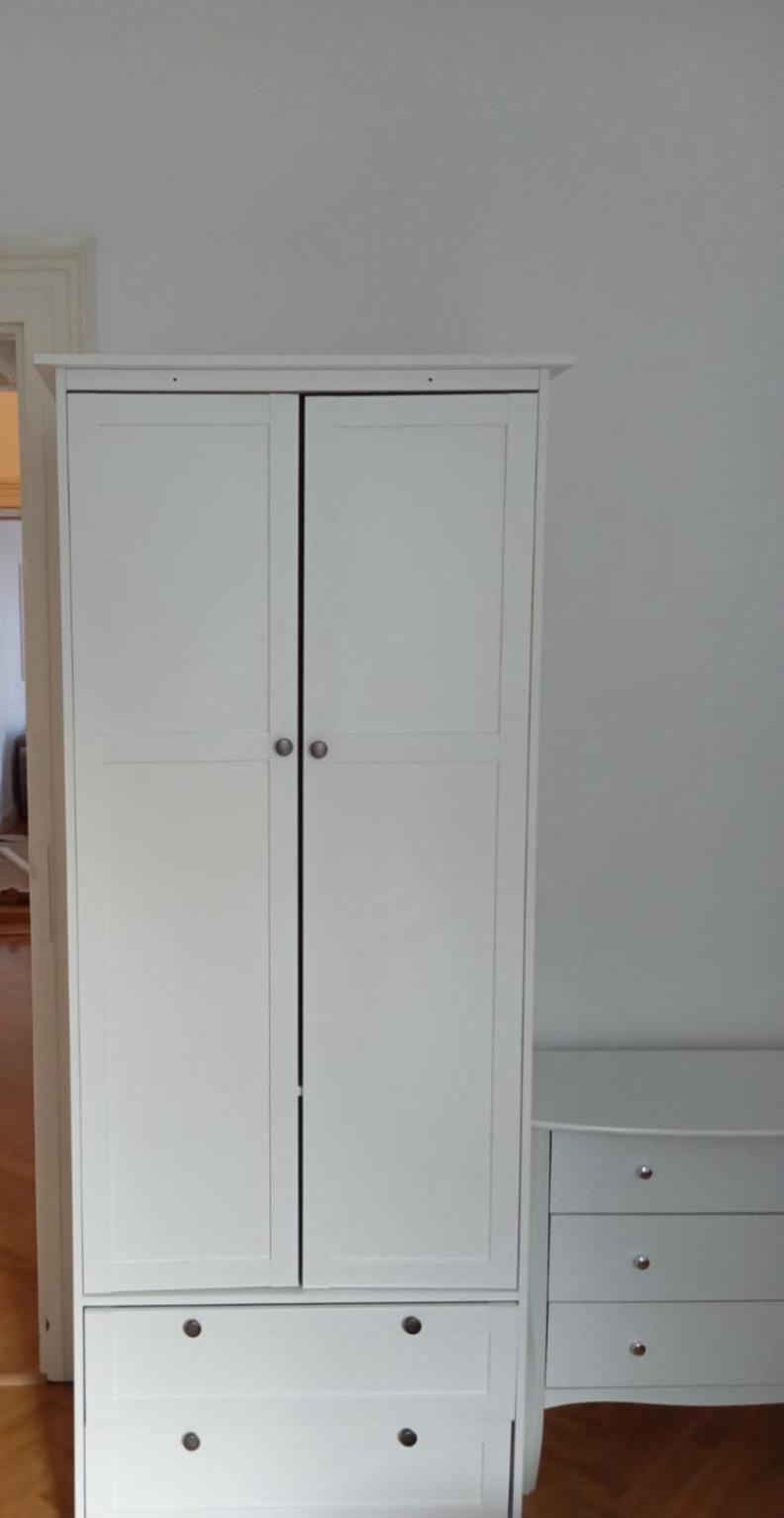 Days - Family Friendly - Super Bright - Old Town Apartment
